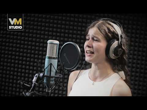 Видео: Хабибулина Александра, Там, где клен шумит