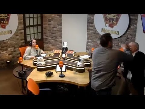 Видео: Максим Шевченко и Николай Сванидзе пoдрaлиcь в прямом эфире 30.01.2018