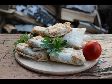 Видео: Лаваш с сыром сулугуни на мангале. Кулинария. Рецепты. Понятно о вкусном.