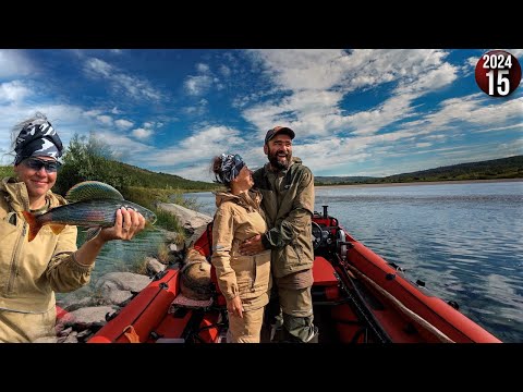Видео: Лето и осень в тайге. Нашли золотой камень. Хариус на каждый заброс. Жизнь в тайге Полярный Урал 15с