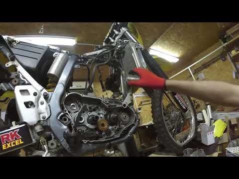 Видео: Suzuki DRZ 400. Замена ЦПГ