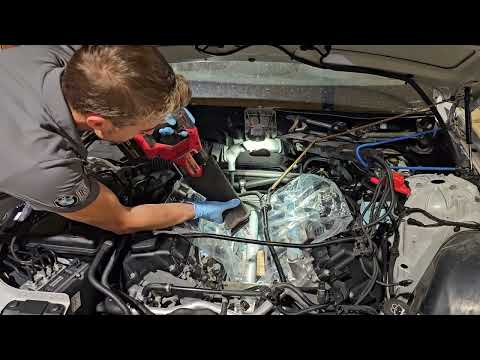 Видео: BMW n62 печально известная замена трубки охлаждающей жидкости