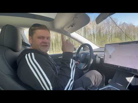 Видео: Зарядить Теслу - это быстрее, чем заправить авто с ДВС