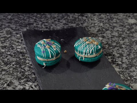 Видео: Макаруны с сыром Дор Блю и грушей!