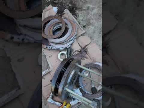 Видео: амкодор 211, замена монжетов на задней ступицк , и подшипников .