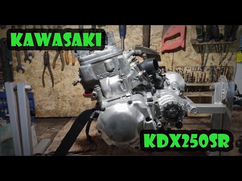 Видео: BUILDING ENGINE KAWASAKI KDX250SR TIMELAPSE. Сборка двигателя KAWASAKI KDX250SR