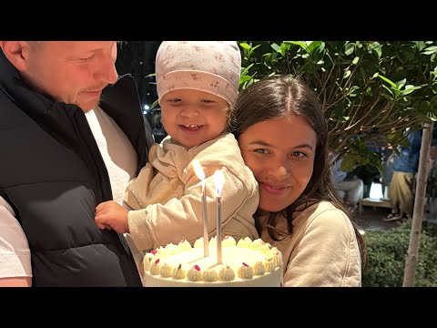 Видео: VLOG: АВИВЕ 2 ГОДА // празднуем день рождения // Даша И Карина