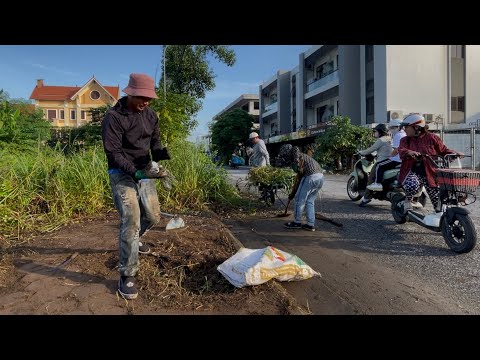 Видео: Уборка тротуара у кафе: из грязи в чистоту — $20 чаевые от владельца.