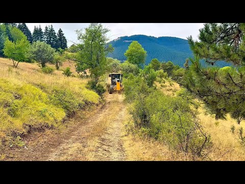 Видео: Как отремонтировать узкую зелёную дорогу с помощью грейдера Deere 670 Gp? #johndeere #motorgrader