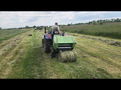 Видео: Донгфенг-404 з пресом Працюємо двома тракторами Китайський прес-підборщик в роботі.