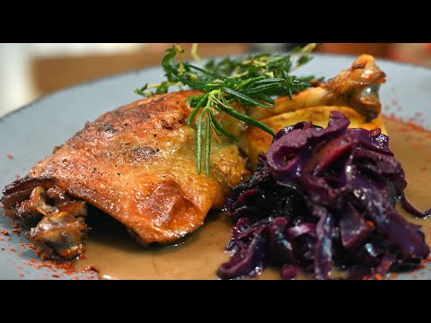 Видео: Рождественская Утка конфи. Кремовый картофель, красная капуста, соус гурмэ. Мастер-класс Шефа Андрея