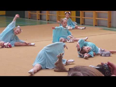 Видео: Танец с игрушками