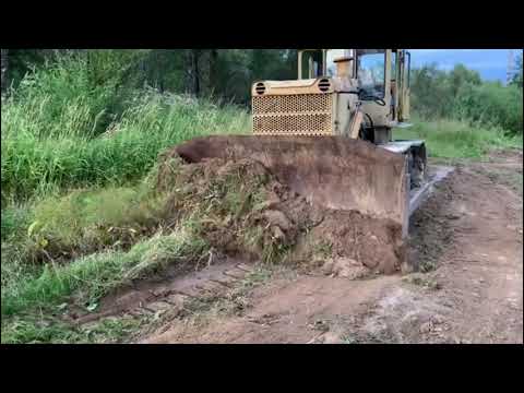 Видео: Бульдозер ЧТЗ Т 130 Т 170 восстанавливаем дорогу между колхозом и совхозом.