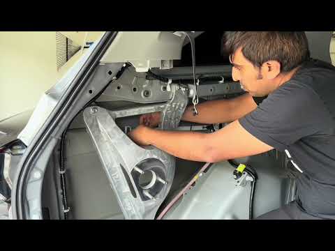 Видео: Установка комплекта запасного колеса для гибридной Toyota Sienna (модель 2021+) #sienna #toyotasi...