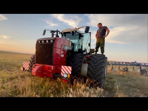 Видео: Трактор РСМ 2375 и ХТЗ-17221 Пахота озимой пшеницы.