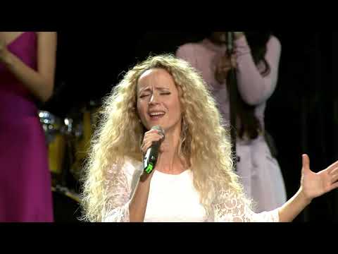 Видео: Desi Dobreva - Gizdava LIVE 2019 / Деси Добрева - Гиздава LIVE 2019