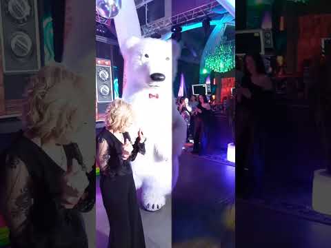 Видео: Медведь Зиновий из Сочи на юбилее ☎️ 8-912-862-82-82