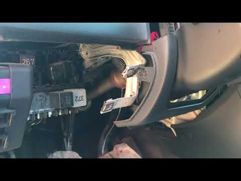 Видео: Ауди А4 1.8 не заводится глохнет , Immo off 8D0907557 ST24c02