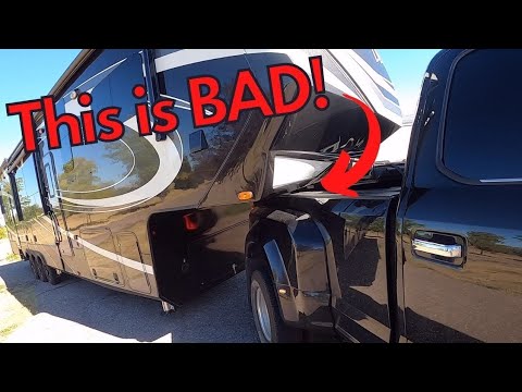 Видео: У нас БОЛЬШАЯ проблема! Дом на колесах врезался в грузовик! Постоянное проживание в автодоме!