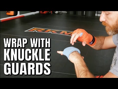 Видео: Как надевать на руки защиту для костяшек кулаков | Победные защитные щитки для костяшек кулаков