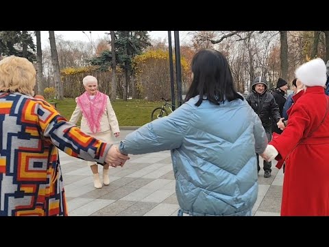 Видео: 9 НОЯБРЯ 2025 ХОРОВОД ВОКРУГ ИМЕНИННИЦЫ СВЕТЛАНЫ МИХАЙЛОВНЫ!