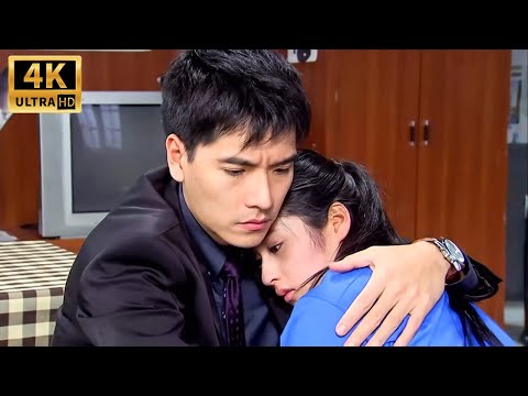 Видео: Девочка плакала, гендиректор обнял и утешил, пообещав любить её всю жизнь.