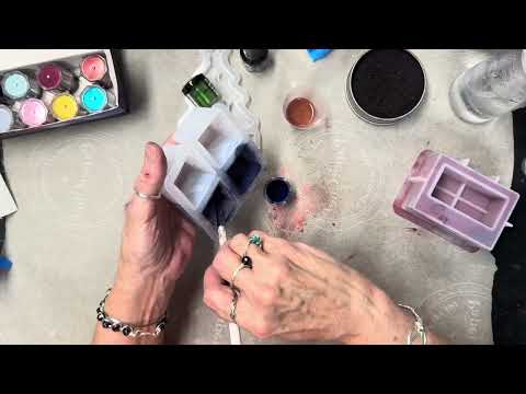 Видео: 468- Мы делаем ещё один календарь из смолы и хромированной пудры. А ещё у меня случилась беда.