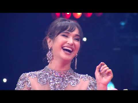 Видео: 8 наурызда қыздар алған сыйлықтар.  Bizdiń show | Біздің шоу