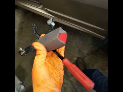 Видео: 2001 Honda Accord, код индикатора SRS 9-3, неисправный выключатель замка ремня безопасности водителя