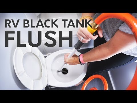 Видео: Как очистить черный бак автодома с помощью вращающегося стержня для автодома