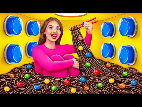 Видео: 1000 Загадочных Кнопок и Только Одна Тебя Спасет | Битвы с Едой от Mega DO Challenge