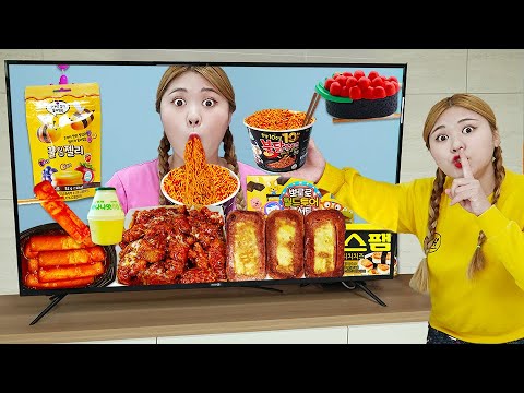 Видео: MUKBANG! TOFU FIRE NOODLES Fried Chicken CVS EATING от HIU 하이유