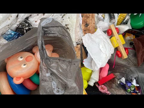 Видео: Огромная свалка, деньги под ногами. Мусорщик