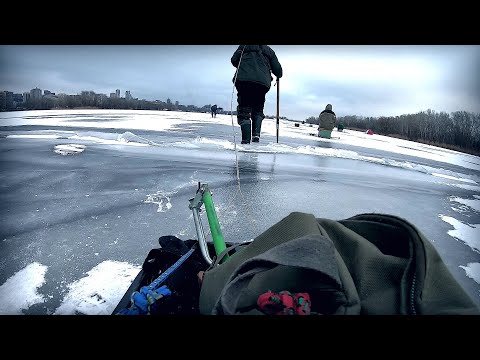 Видео: Дніпро повністю замерз!!! Знайшли крупняк!