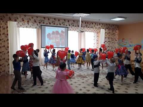 Видео: Вход на праздник, посвященный Женскому дню 8 Марта. Танец С сердечками.