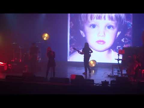 Видео: Mary Gu - Папа (Концерт в Питере 24.10.21)