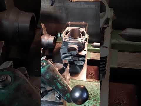 Видео: Гильзовка цилиндра от снегохода  Yamaha Bravo 250