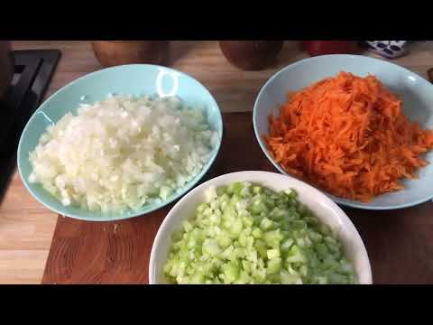 Видео: Курочка по охотничьи итальянская. #рецепт #итальянскаякухня #вкусно  #еда #кулинария #жаренаякурочка