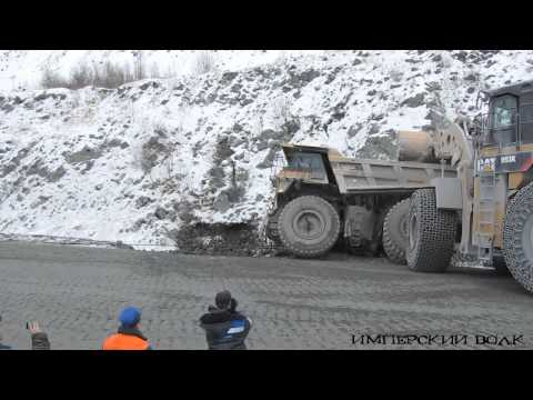 Видео: Ковдорский ГОК. Caterpillar в канаве.