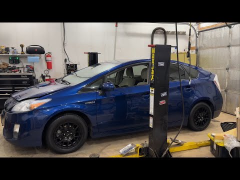 Видео: 🔧 Замена трансмиссионной жидкости в Toyota Prius 2010-2015 годов. Это просто! 3-е поколение.