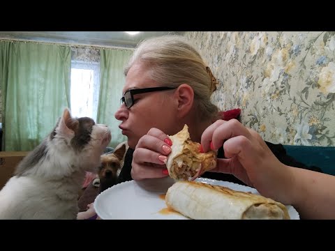Видео: МУКБАНГ # шаурма 🔥🔥🔥🔥# чуть не подрались 