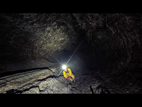 Видео: Хърватия, Северен Велебит - Пещера Словачка Яма