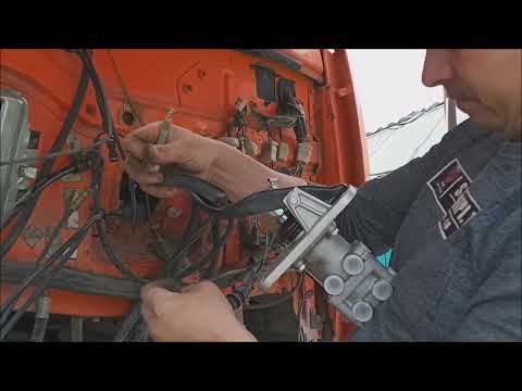 Видео: Замена ГТК Камаз 6520