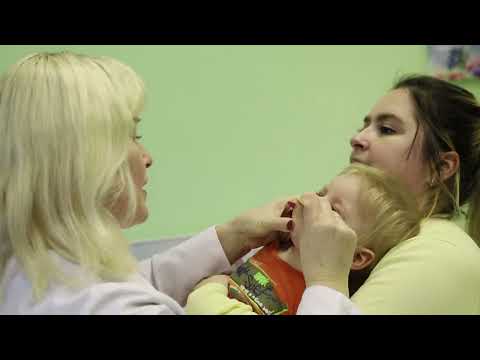 Видео: В Свердловской поликлинике провели диспансеризацию детей