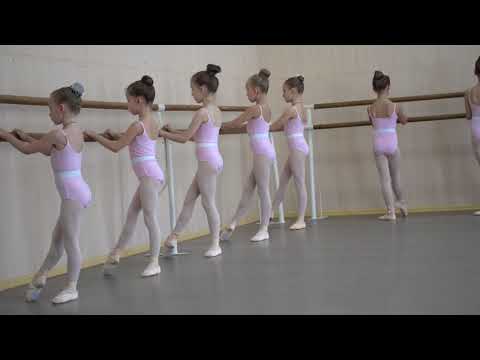 Видео: Открытый урок в балетной школе, окончание 1 класса