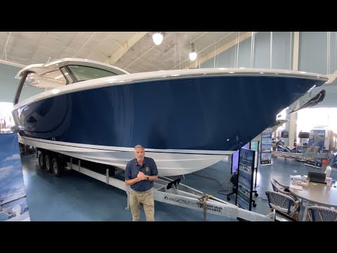 Видео: Яхты Tiara Yachts 43 LS 2026 года — два двигателя Mercury V12, система Seakeeper и Starlink! | Qu...