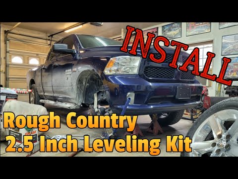 Видео: Комплект для выравнивания Rough Country 2,5 дюйма — Ram 1500 2015 года