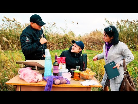 Видео: МАМА ЗАСТАВЛЯЛА СЫНА РАБОТАТЬ ВМЕСТО ШКОЛЫ