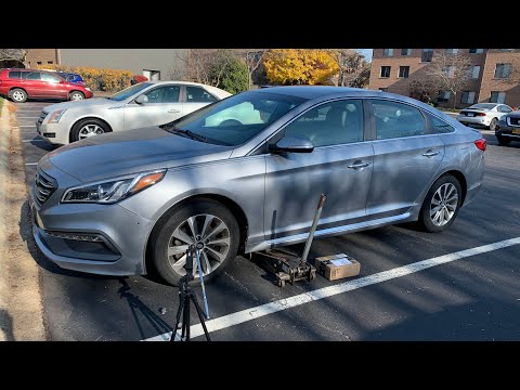 Видео: Как заменить передние тормоза на Hyundai Sonata 2015-2019 | замена передних тормозов