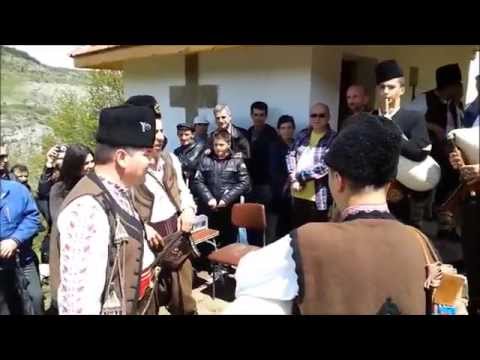 Видео: Родопски хайдути Освещаване на Параклис с Дряново освещаване част 1